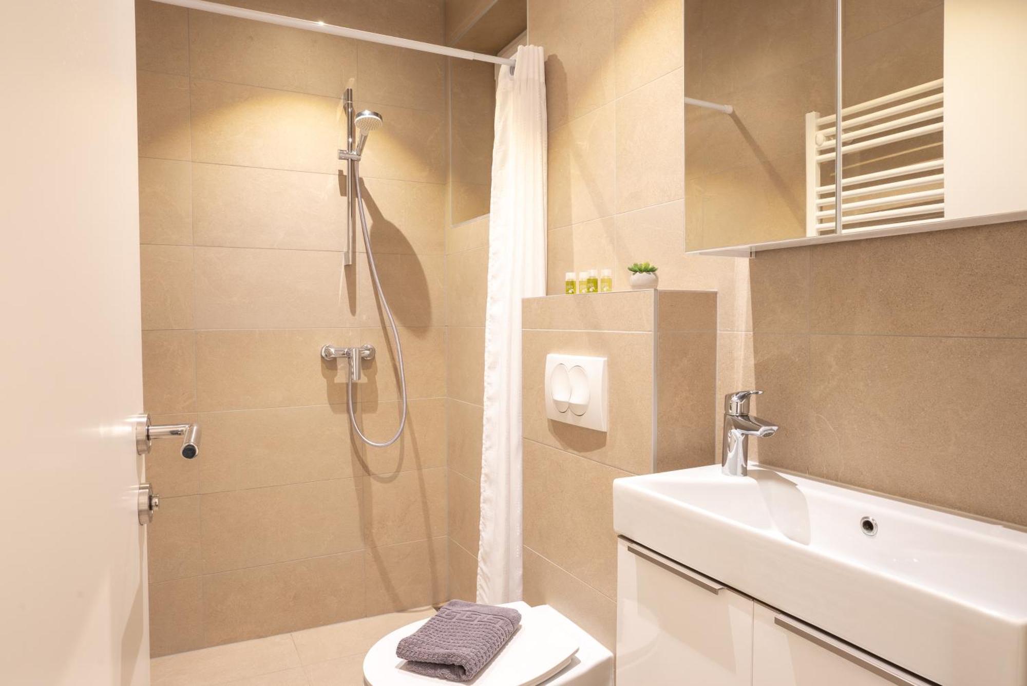 Goldberg Apartments โอซีเยก ภายนอก รูปภาพ